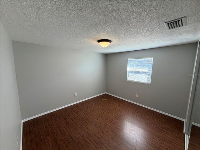 901 S KINGSWAY ROAD, Seffner, FL 33584