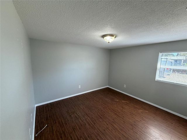 901 S KINGSWAY ROAD, Seffner, FL 33584