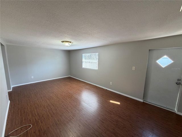 901 S KINGSWAY ROAD, Seffner, FL 33584