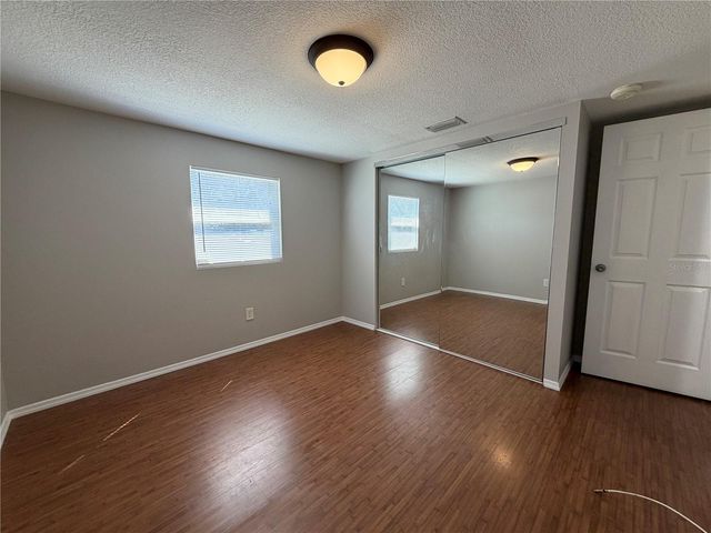 901 S KINGSWAY ROAD, Seffner, FL 33584