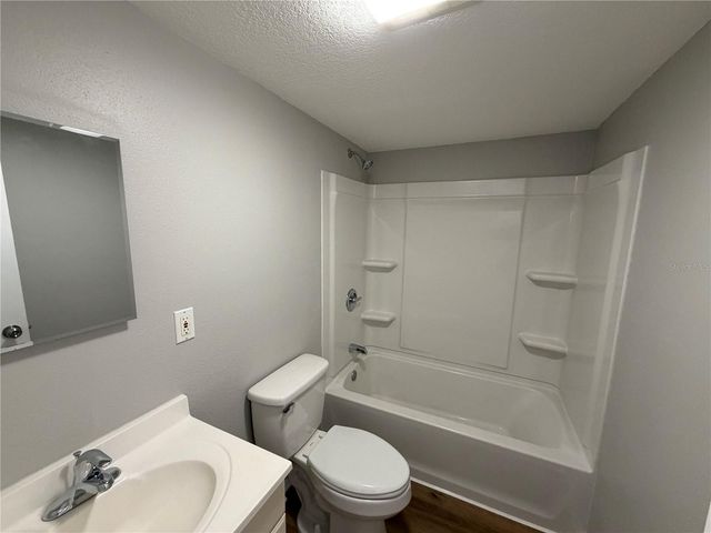 901 S KINGSWAY ROAD, Seffner, FL 33584