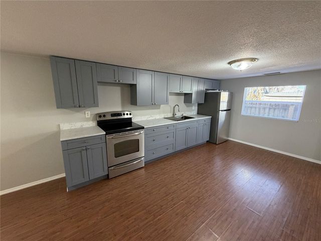 901 S KINGSWAY ROAD, Seffner, FL 33584