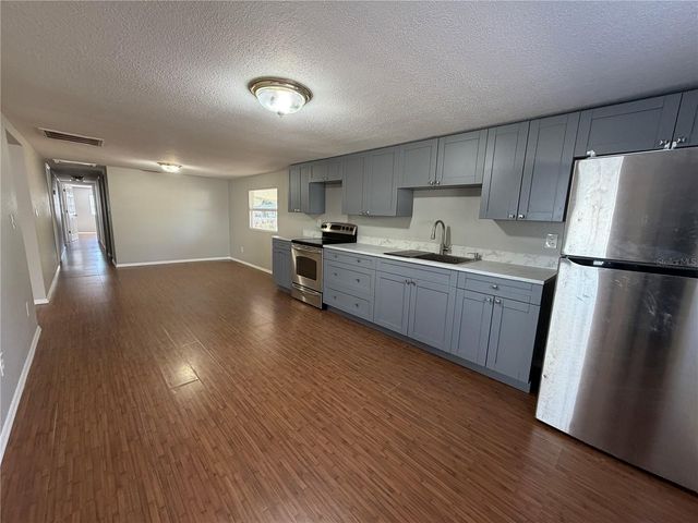 901 S KINGSWAY ROAD, Seffner, FL 33584