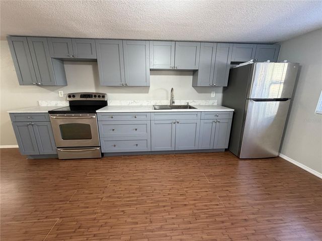 901 S KINGSWAY ROAD, Seffner, FL 33584