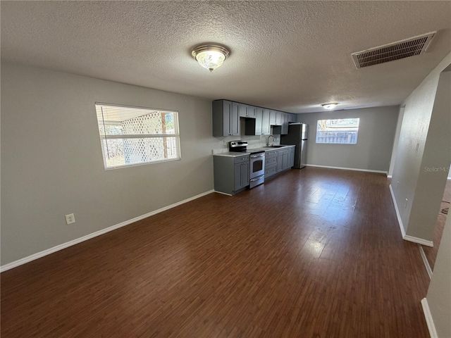 901 S KINGSWAY ROAD, Seffner, FL 33584