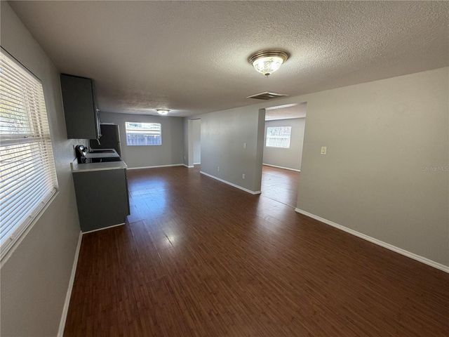 901 S KINGSWAY ROAD, Seffner, FL 33584