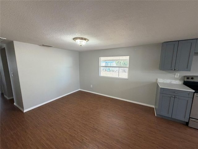 901 S KINGSWAY ROAD, Seffner, FL 33584