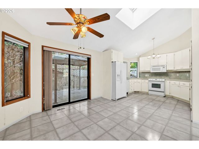 3899 COLONY OAKS Dr, Eugene, OR 97405