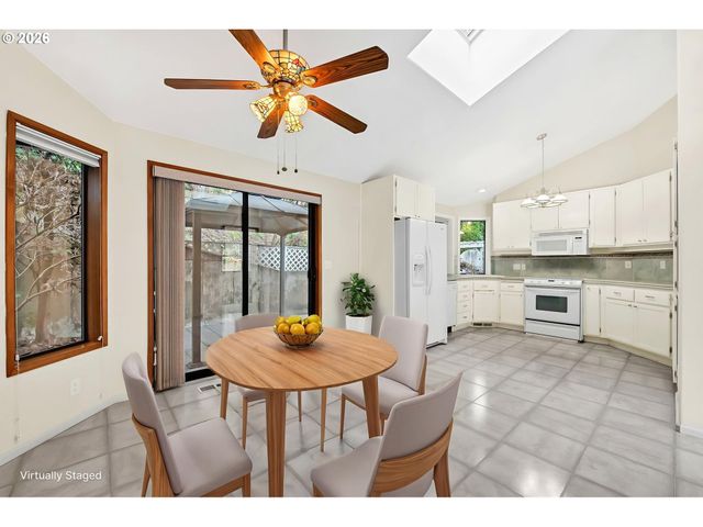 3899 COLONY OAKS Dr, Eugene, OR 97405