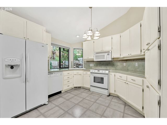 3899 COLONY OAKS Dr, Eugene, OR 97405