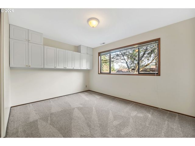 3899 COLONY OAKS Dr, Eugene, OR 97405