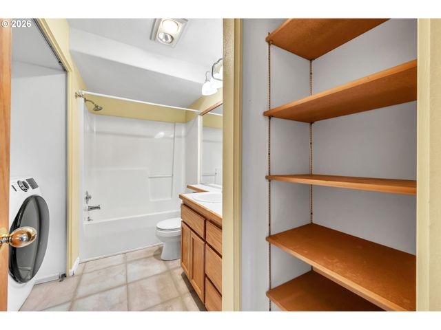 3899 COLONY OAKS Dr, Eugene, OR 97405