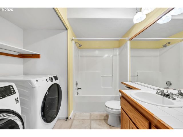 3899 COLONY OAKS Dr, Eugene, OR 97405