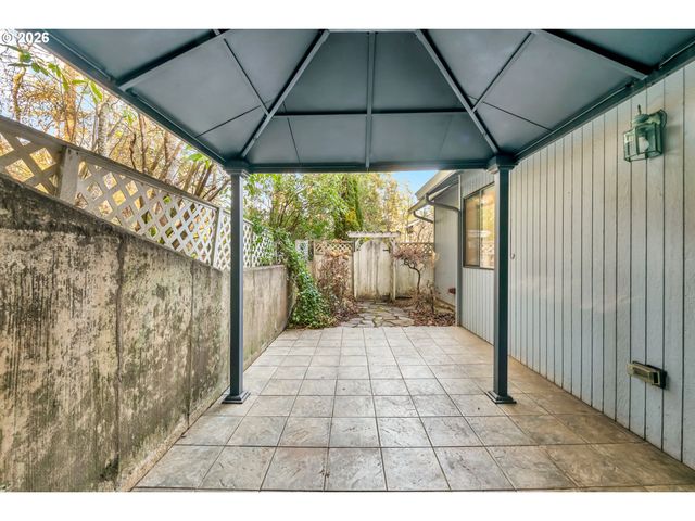 3899 COLONY OAKS Dr, Eugene, OR 97405