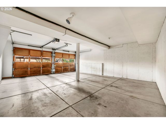 3899 COLONY OAKS Dr, Eugene, OR 97405