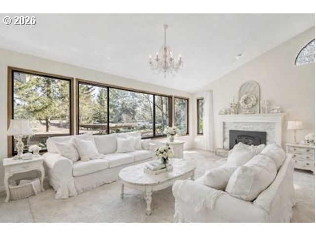 3899 COLONY OAKS Dr, Eugene, OR 97405