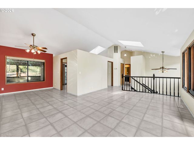 3899 COLONY OAKS Dr, Eugene, OR 97405