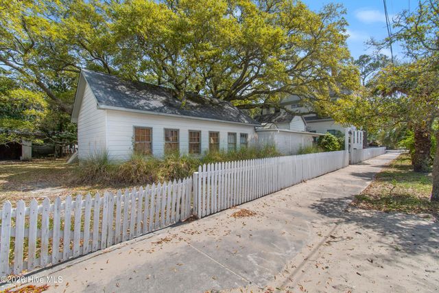 301 E Moore Street, Southport, NC 28461