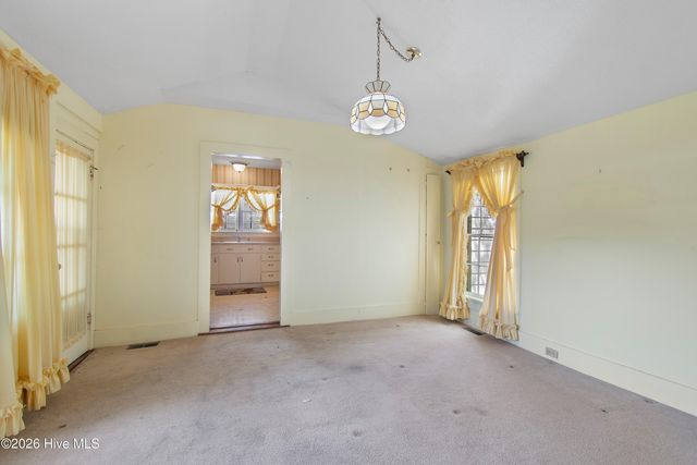 301 E Moore Street, Southport, NC 28461