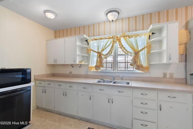 301 E Moore Street, Southport, NC 28461