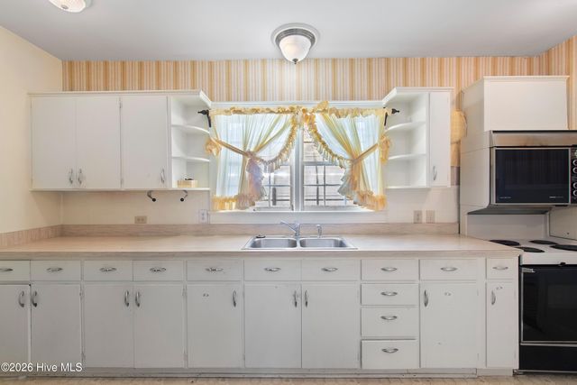 301 E Moore Street, Southport, NC 28461