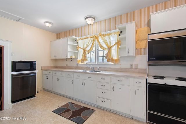 301 E Moore Street, Southport, NC 28461