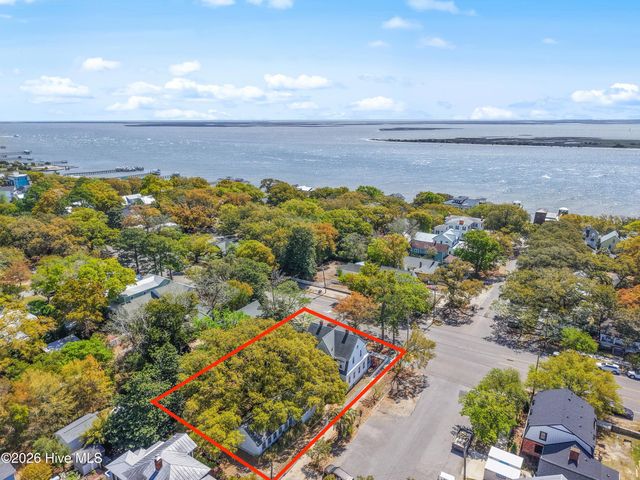 301 E Moore Street, Southport, NC 28461