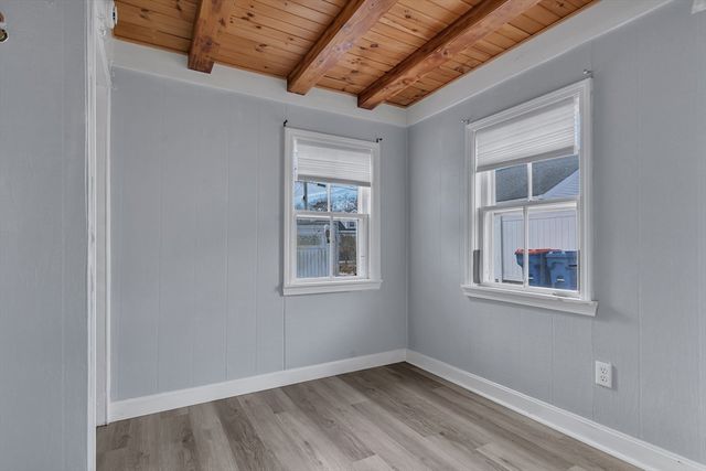 10-R Barnes St, Wareham, MA 02571