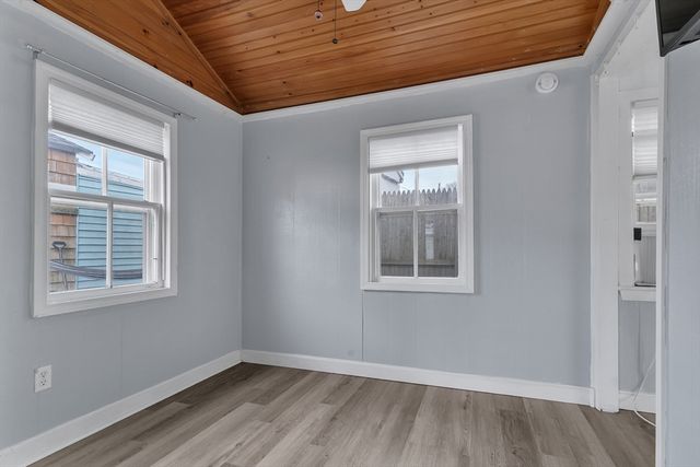 10-R Barnes St, Wareham, MA 02571