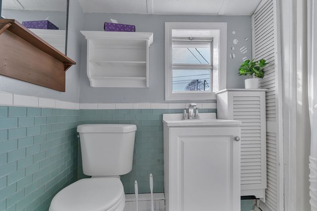 10-R Barnes St, Wareham, MA 02571