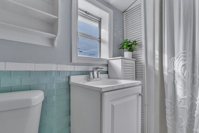 10-R Barnes St, Wareham, MA 02571