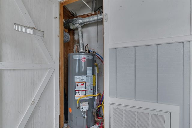 10-R Barnes St, Wareham, MA 02571