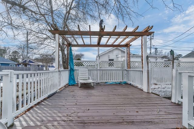 10-R Barnes St, Wareham, MA 02571