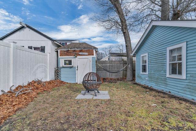 10-R Barnes St, Wareham, MA 02571