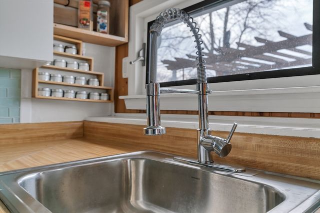 10-R Barnes St, Wareham, MA 02571