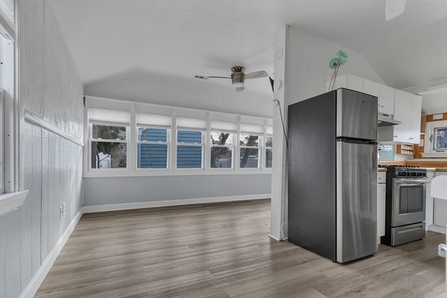 10-R Barnes St, Wareham, MA 02571