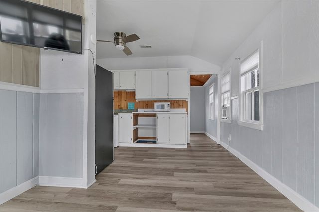 10-R Barnes St, Wareham, MA 02571