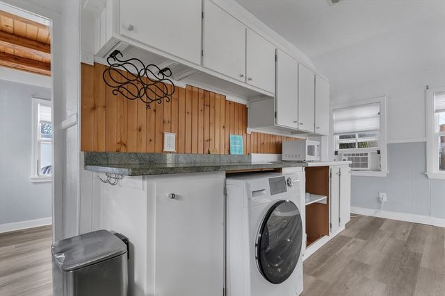 10-R Barnes St, Wareham, MA 02571