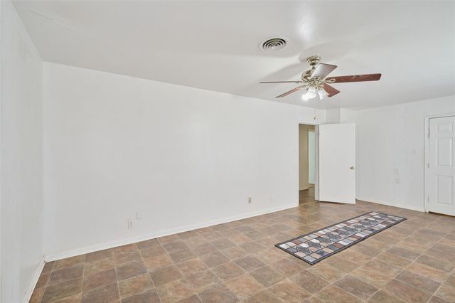 203 Paul Knox Street, Huntsville, TX 77320