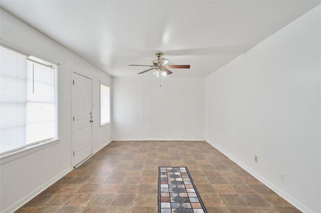 203 Paul Knox Street, Huntsville, TX 77320