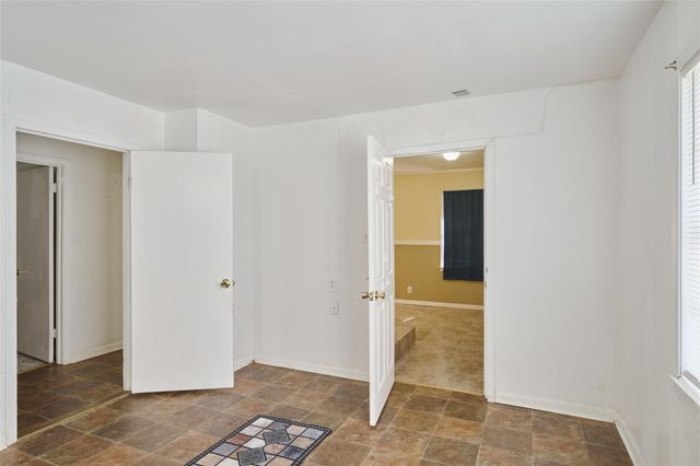 203 Paul Knox Street, Huntsville, TX 77320