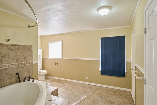 203 Paul Knox Street, Huntsville, TX 77320