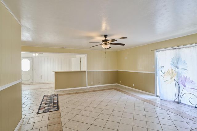 203 Paul Knox Street, Huntsville, TX 77320