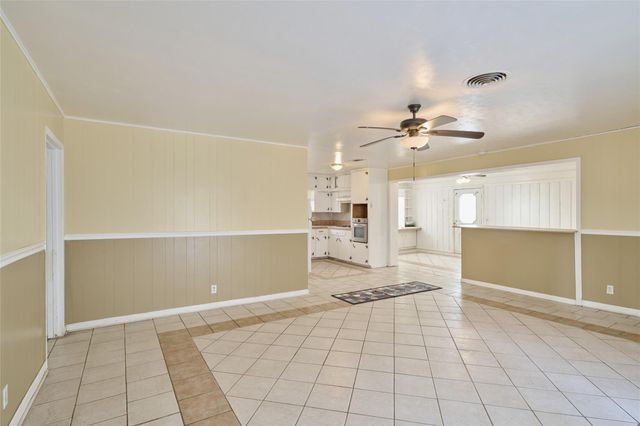 203 Paul Knox Street, Huntsville, TX 77320