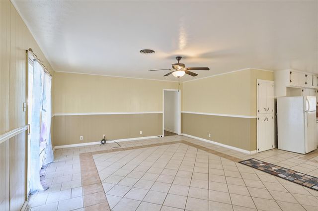 203 Paul Knox Street, Huntsville, TX 77320