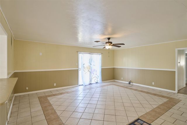 203 Paul Knox Street, Huntsville, TX 77320