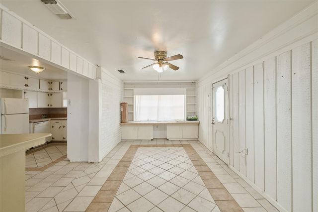 203 Paul Knox Street, Huntsville, TX 77320