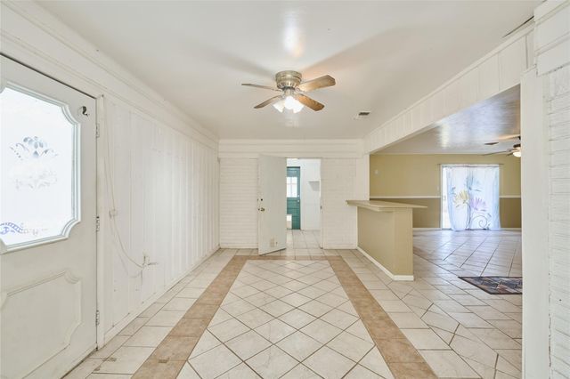 203 Paul Knox Street, Huntsville, TX 77320