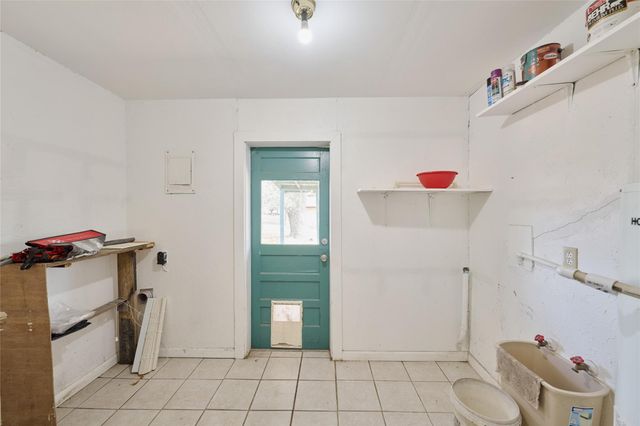 203 Paul Knox Street, Huntsville, TX 77320