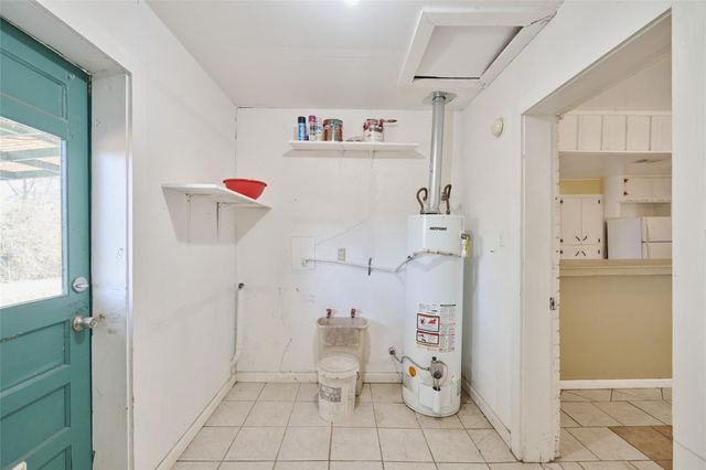 203 Paul Knox Street, Huntsville, TX 77320